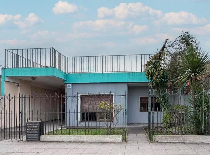 Casa · 210m² · 3 Ambientes · 3 Cocheras