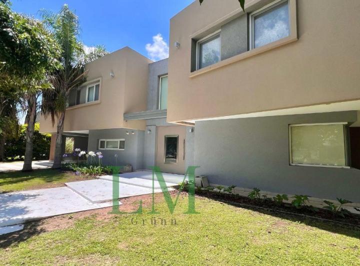 Casa · 417m² · 6 Ambientes · 5 Cocheras