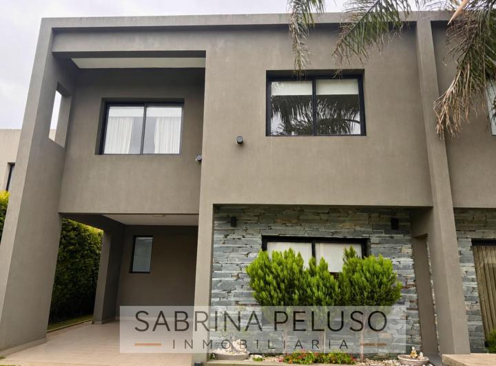 Casa · 156m² · 5 Ambientes · 2 Cocheras