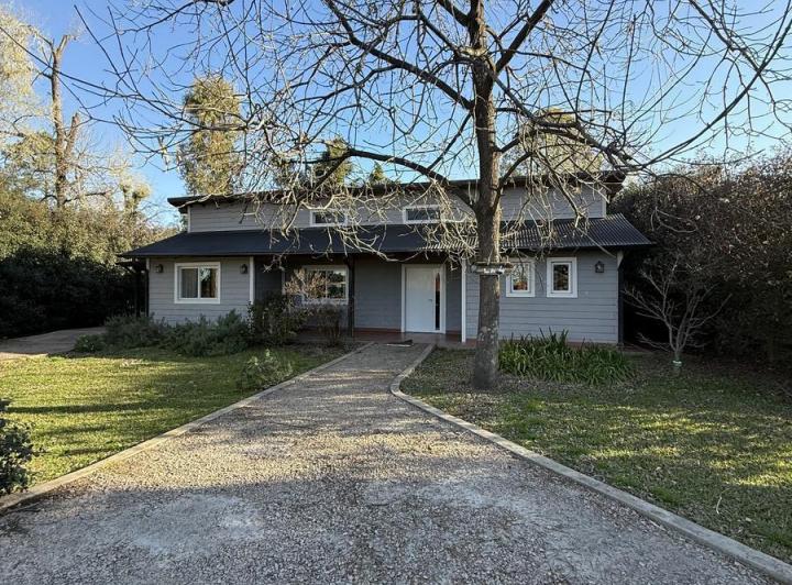 Casa · 100m² · 3 Ambientes · 2 Cocheras