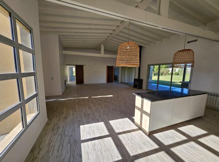 Casa · 3000ha · 5 Ambientes