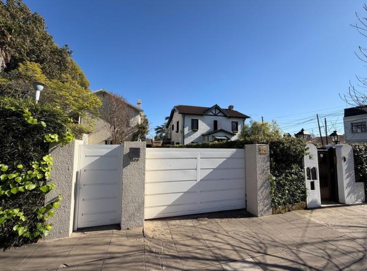 Casa · 320m² · 6 Ambientes · 1 Cochera