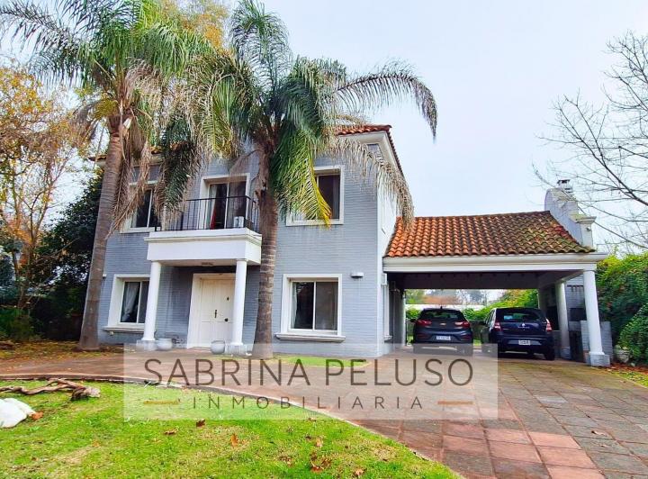 Casa · 150m² · 4 Ambientes · 6 Cocheras