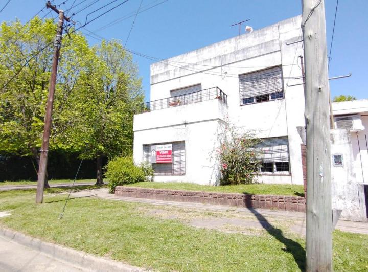 Casa · 180m² · 6 Ambientes · 2 Cocheras