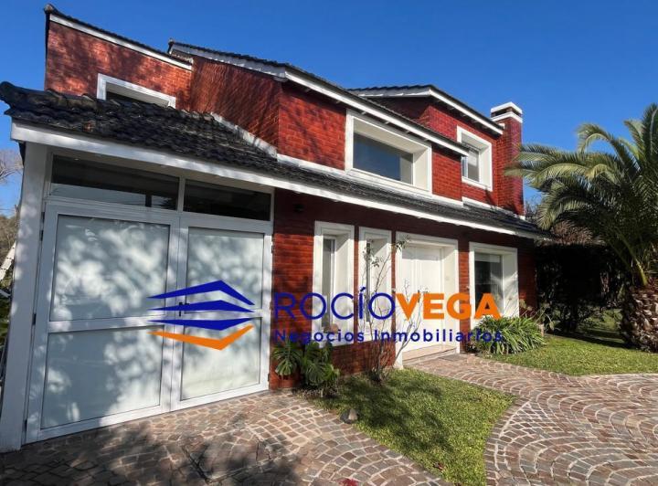 Casa · 275m² · 5 Ambientes · 1 Cochera