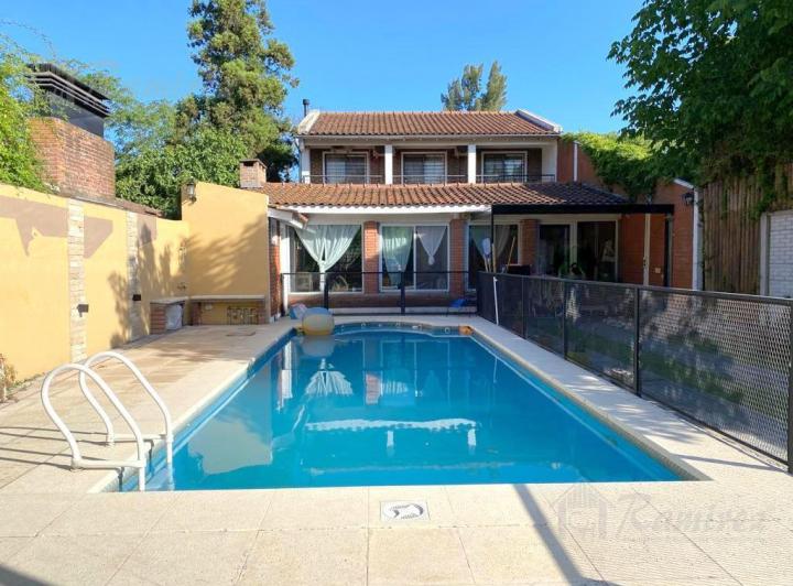 Casa · 270m² · 6 Ambientes · 1 Cochera