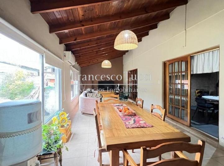 Casa · 200m² · 3 Ambientes · 1 Cochera