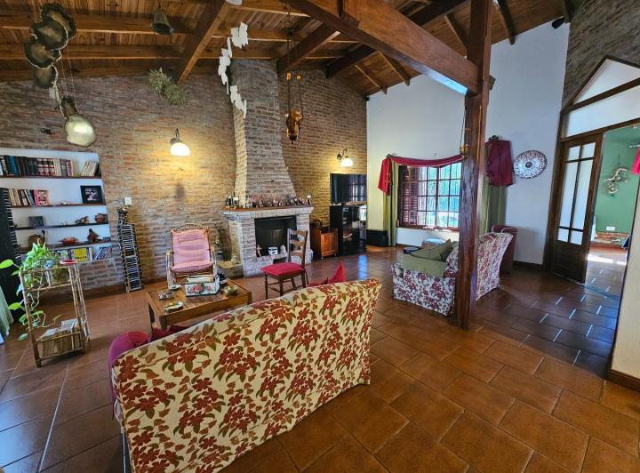 Casa · 200m² · 5 Ambientes · 2 Cocheras
