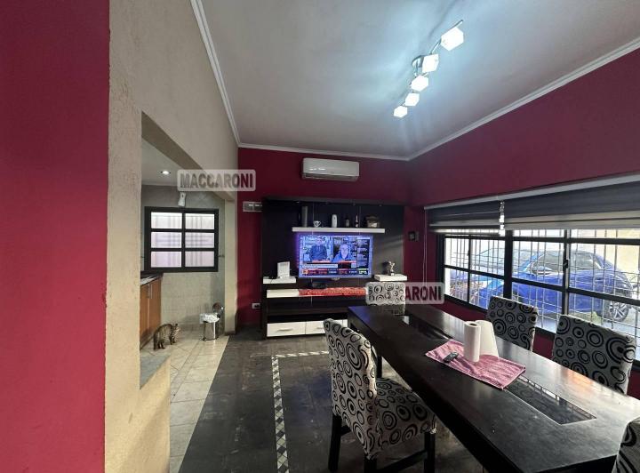 Casa · 105m² · 4 Ambientes · 3 Cocheras