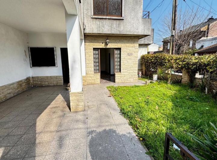 Casa · 120m² · 5 Ambientes · 2 Cocheras