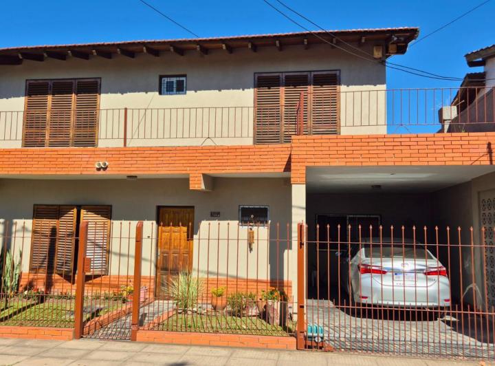Casa · 300m² · 4 Ambientes · 1 Cochera
