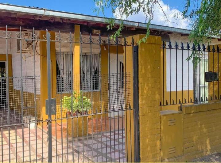 Casa · 90m² · 4 Ambientes · 2 Cocheras