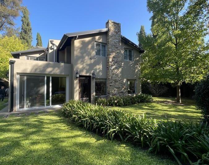 Casa · 270m² · 5 Ambientes · 2 Cocheras