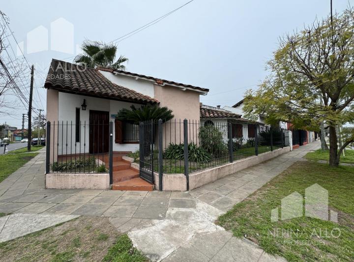 Casa · 180m² · 5 Ambientes · 2 Cocheras
