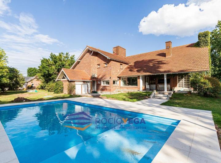Casa · 350m² · 5 Ambientes · 2 Cocheras