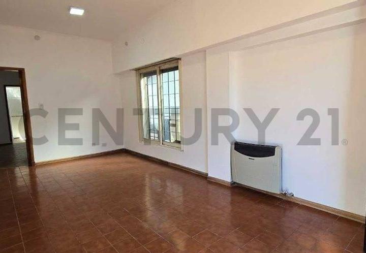 Casa · 100m² · 4 Ambientes · 2 Cocheras