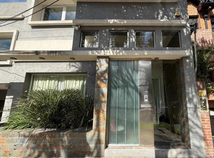 Casa · 230m² · 6 Ambientes · 2 Cocheras