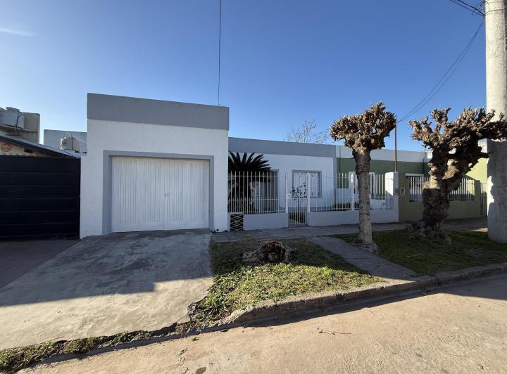 Casa · 93m² · 5 Ambientes · 1 Cochera