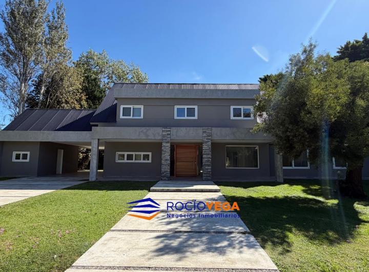 Casa · 450m² · 6 Ambientes · 2 Cocheras