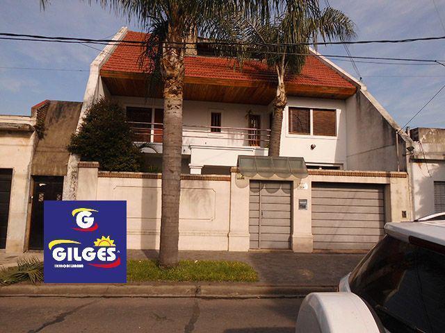 Casa · 374m² · 6 Ambientes · 1 Cochera