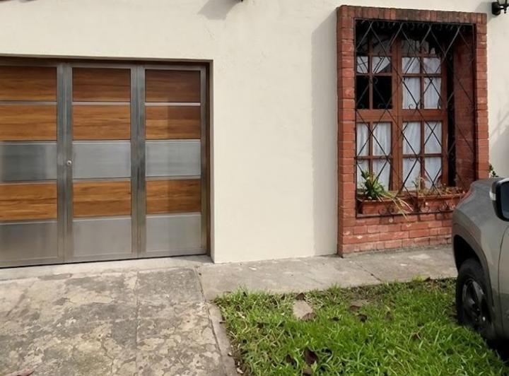 Casa · 210m² · 3 Ambientes · 2 Cocheras