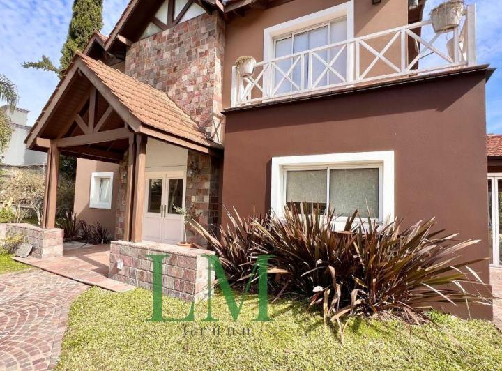 Casa · 251m² · 4 Ambientes