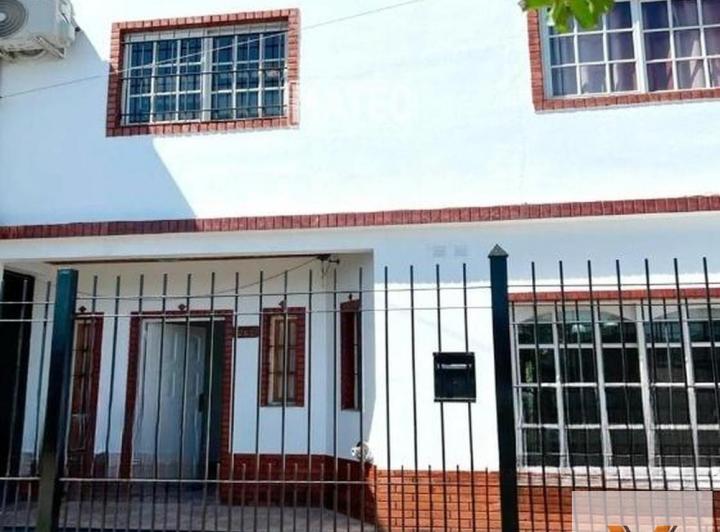 Casa · 200m² · 5 Ambientes · 3 Cocheras