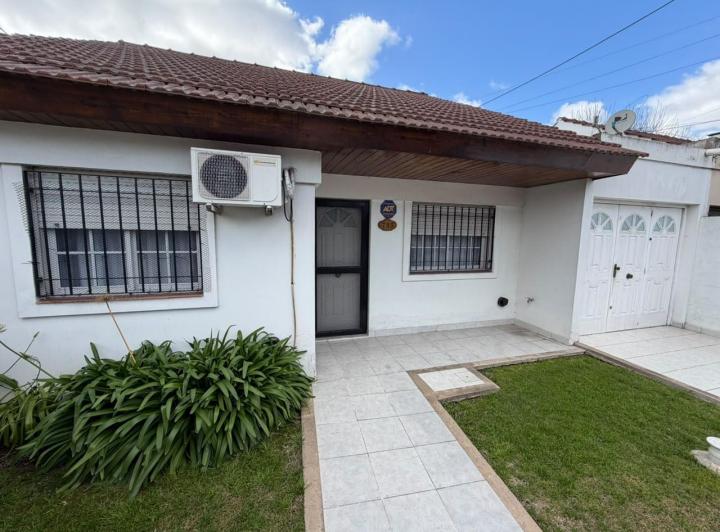 Casa · 100m² · 3 Ambientes · 3 Cocheras