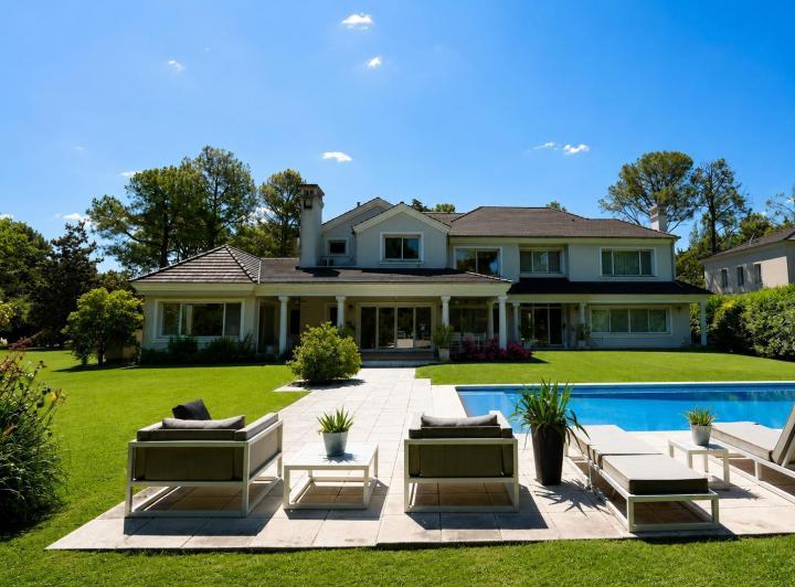 Casa · 600m² · 7 Ambientes · 2 Cocheras