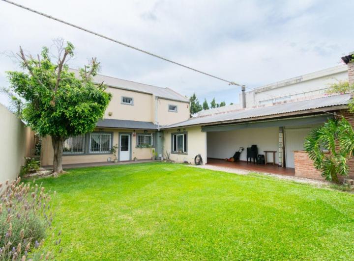 Casa · 280m² · 5 Ambientes · 1 Cochera