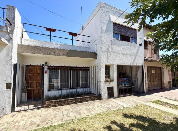 Casa · 128m² · 4 Ambientes · 1 Cochera