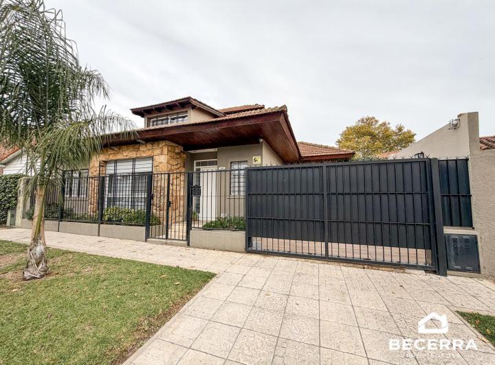 Casa · 208m² · 6 Ambientes · 1 Cochera