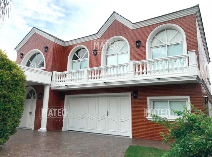 Casa · 360m² · 6 Ambientes · 2 Cocheras