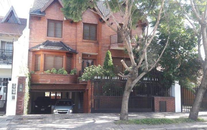 Casa · 540m² · 7 Ambientes · 4 Cocheras