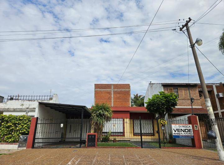 Casa · 90m² · 3 Ambientes · 3 Cocheras