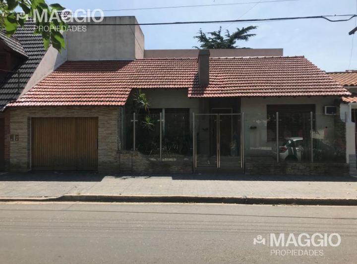 Casa · 180m² · 4 Ambientes · 2 Cocheras