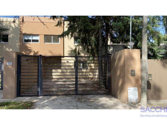 Casa · 90m² · 2 Dormitorios · 2 Cocheras