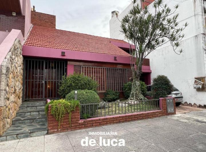 Casa · 300m² · 5 Ambientes · 3 Cocheras
