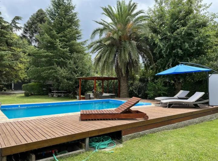 Casa · 436m² · 6 Ambientes · 2 Cocheras