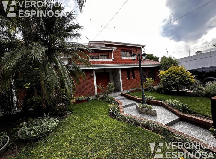 Casa · 410m² · 5 Ambientes · 3 Cocheras