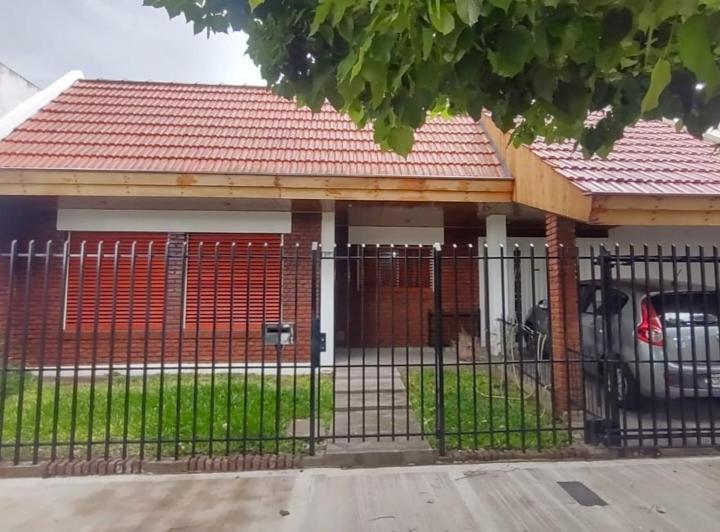 Casa · 110m² · 3 Ambientes · 3 Cocheras