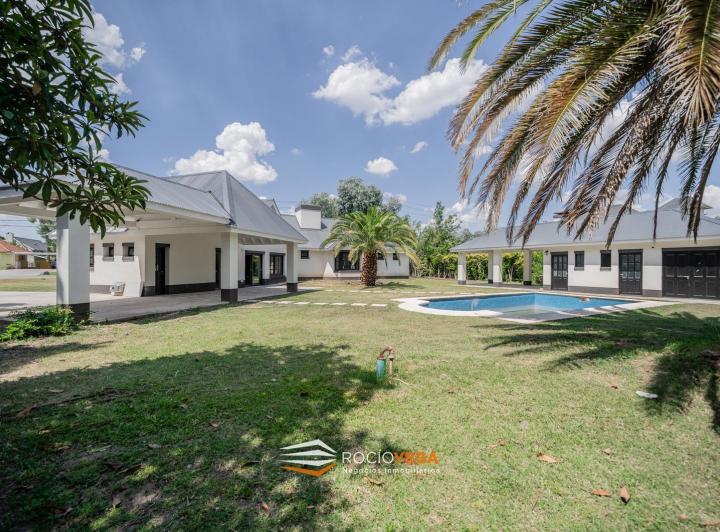 Casa · 215m² · 5 Ambientes · 2 Cocheras