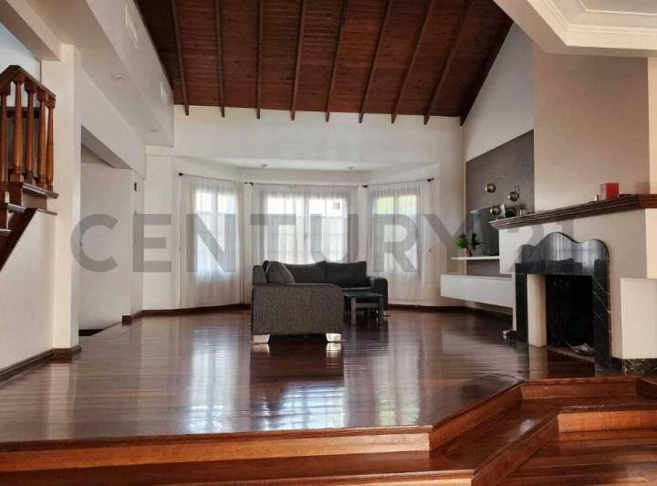 Casa · 345m² · 6 Ambientes