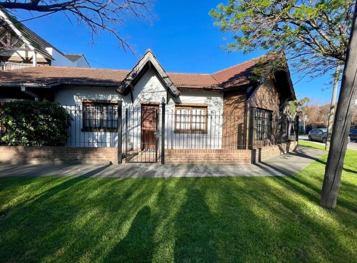 Casa · 120m² · 5 Ambientes · 2 Cocheras