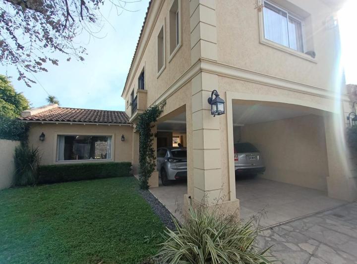 Casa · 180m² · 4 Ambientes · 4 Cocheras