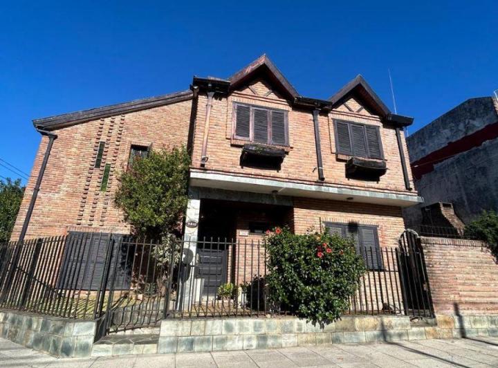 Casa · 120m² · 4 Ambientes · 2 Cocheras