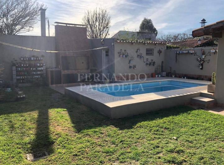 Casa · 100m² · 4 Ambientes · 2 Cocheras