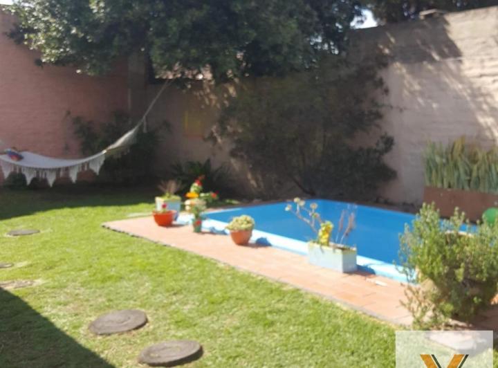 Casa · 100m² · 4 Ambientes · 2 Cocheras