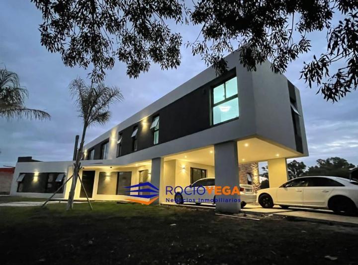 Casa · 272m² · 5 Ambientes · 4 Cocheras