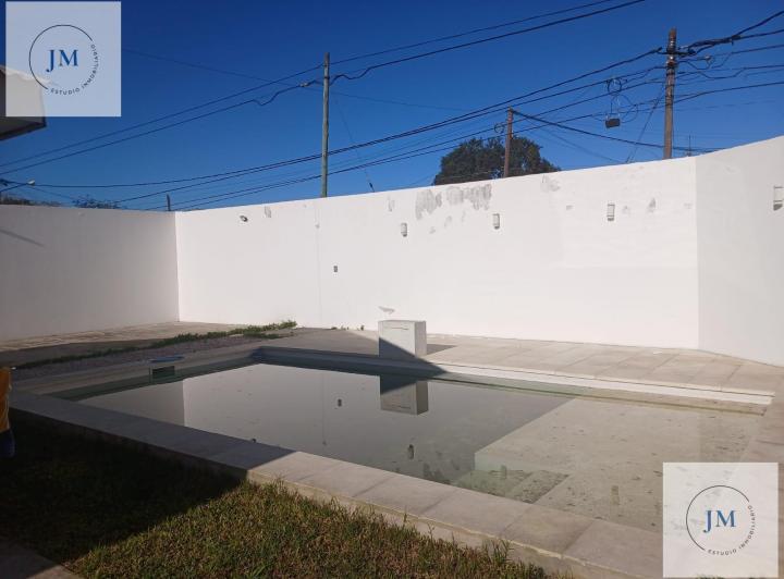 Casa · 80m² · 3 Ambientes · 3 Cocheras